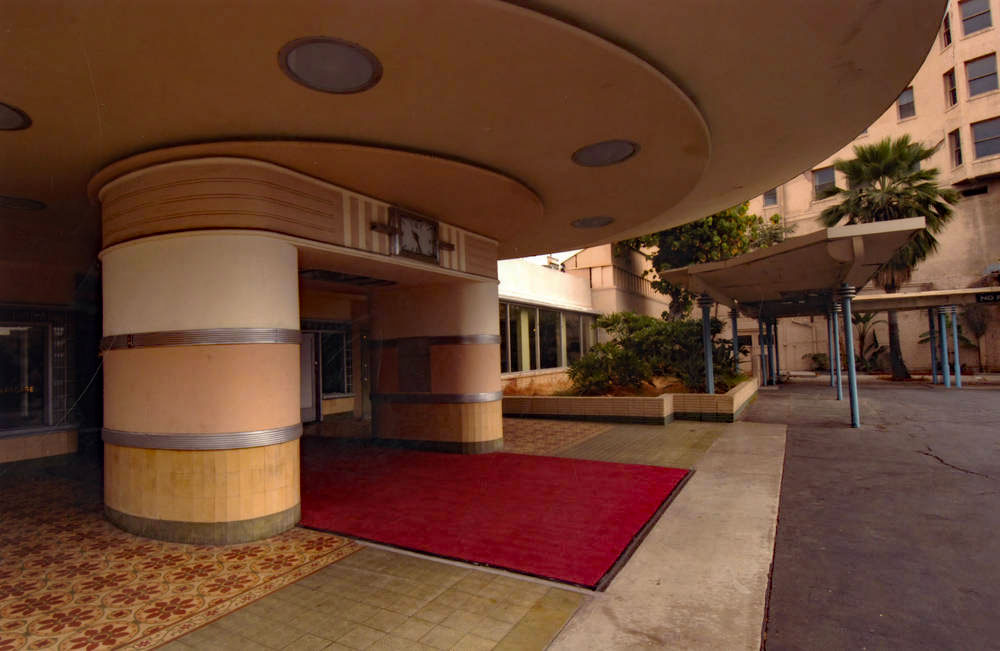 http://www.laobserved.com/intell/assets/Ambassador_Hotel_main_entrance-lapl.jpg