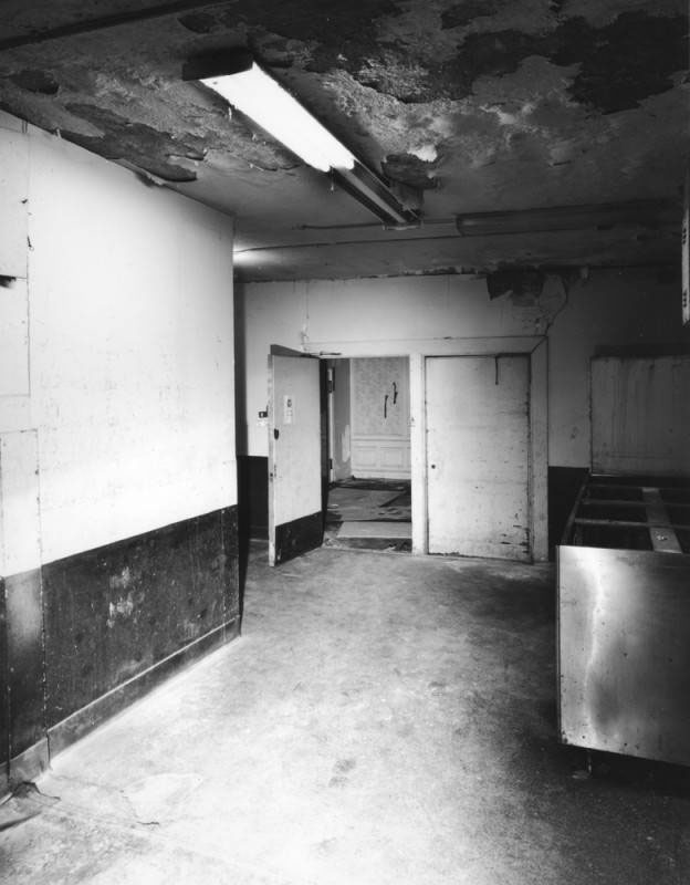 http://www.laobserved.com/intell/assets/Ambassador_Hotel_pantry-lapl.jpg