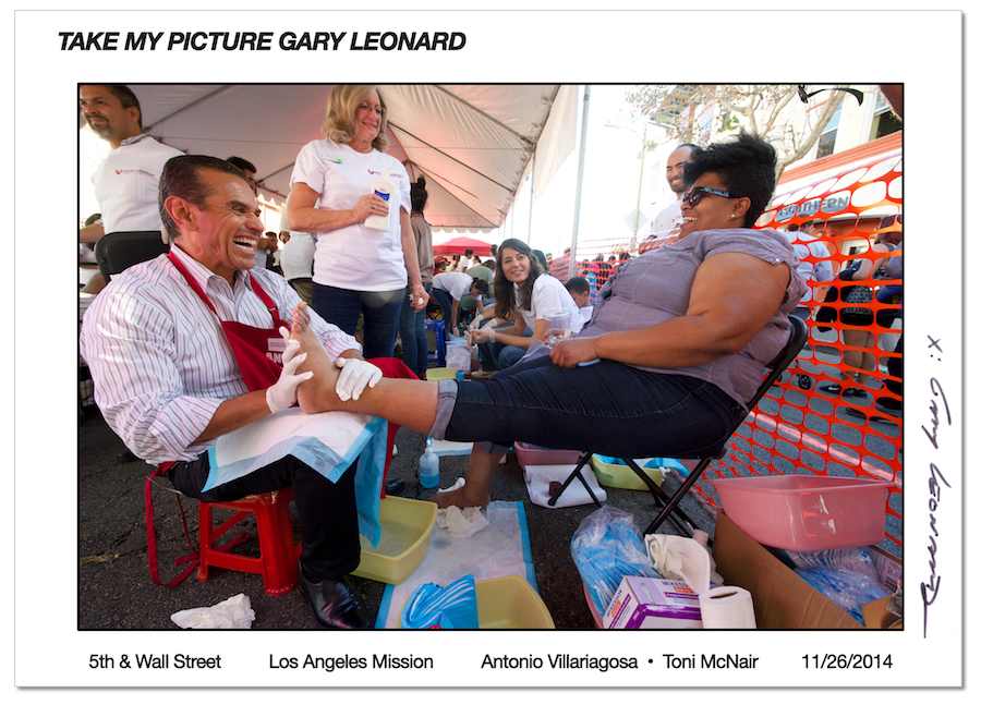 http://www.laobserved.com/intell/assets/LAO_MayorVwashesfeet%20copy.jpg