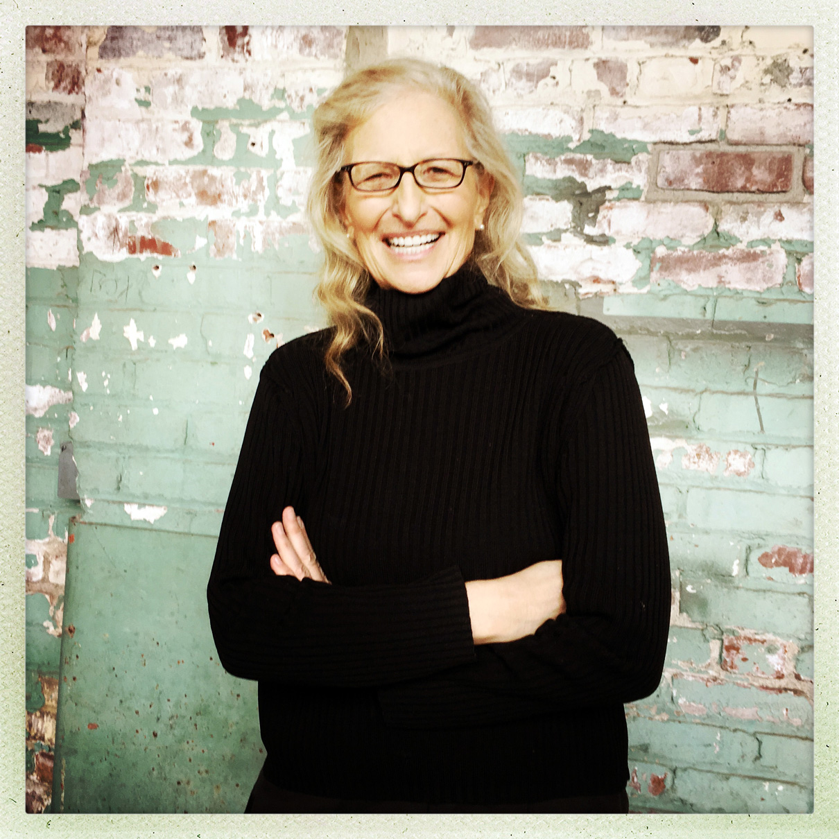 http://www.laobserved.com/intell/assets/Leibovitz-HipstamaticPhoto.jpg
