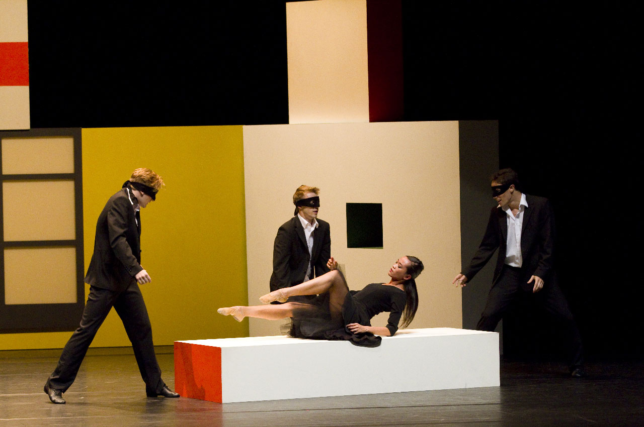 http://www.laobserved.com/intell/assets/Spectre%20de%20la%20rose-1.jpg