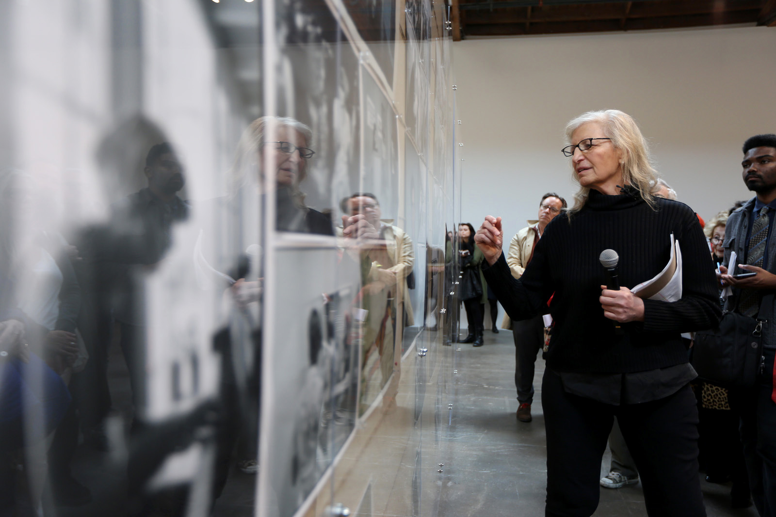 http://www.laobserved.com/intell/assets/annie-leibovitz-at-show-iris-schneider.jpg