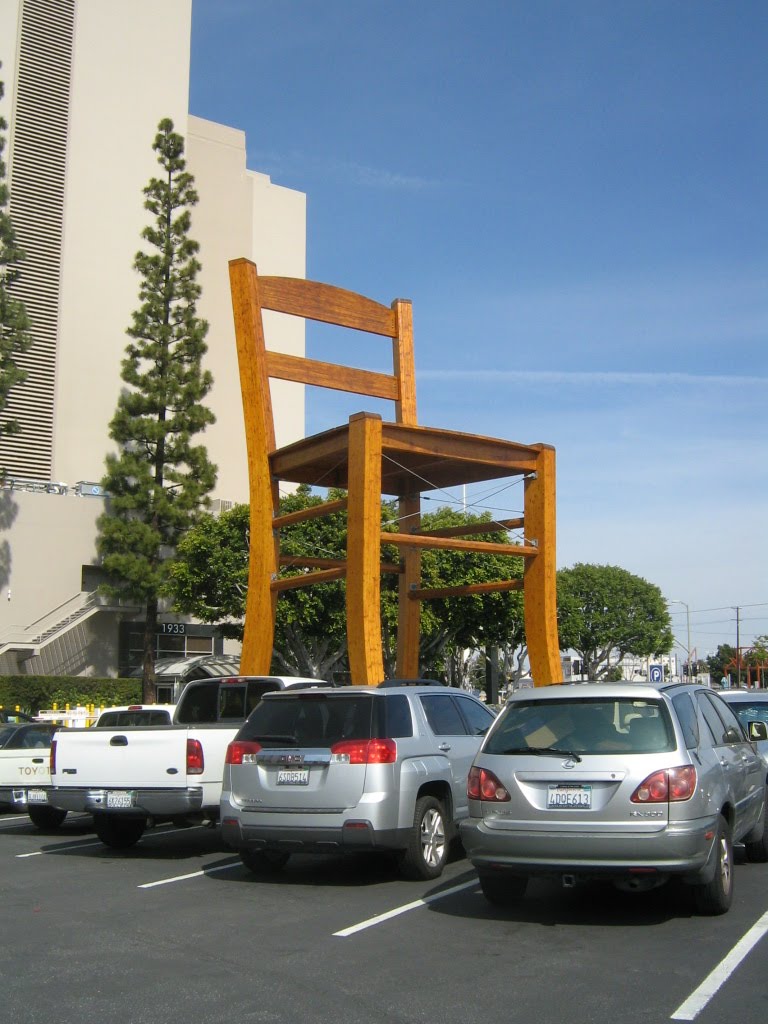 http://www.laobserved.com/intell/assets/big_chair.jpg