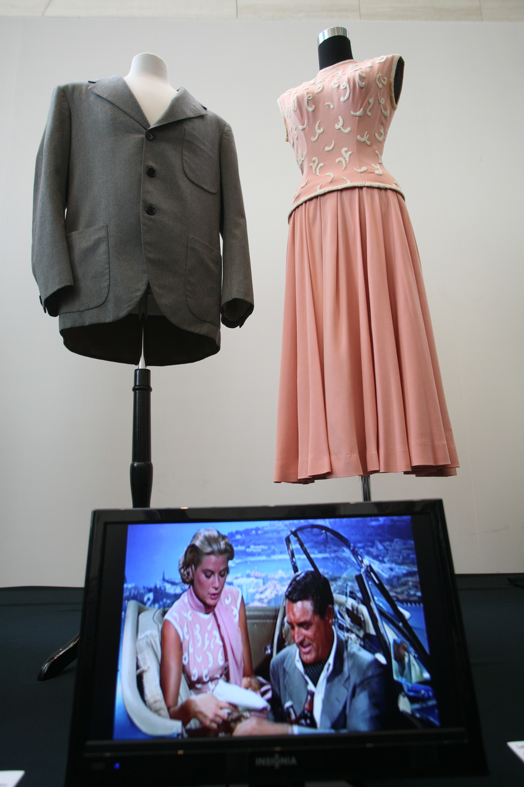 http://www.laobserved.com/intell/assets/debbie-reynolds-collex2.jpg