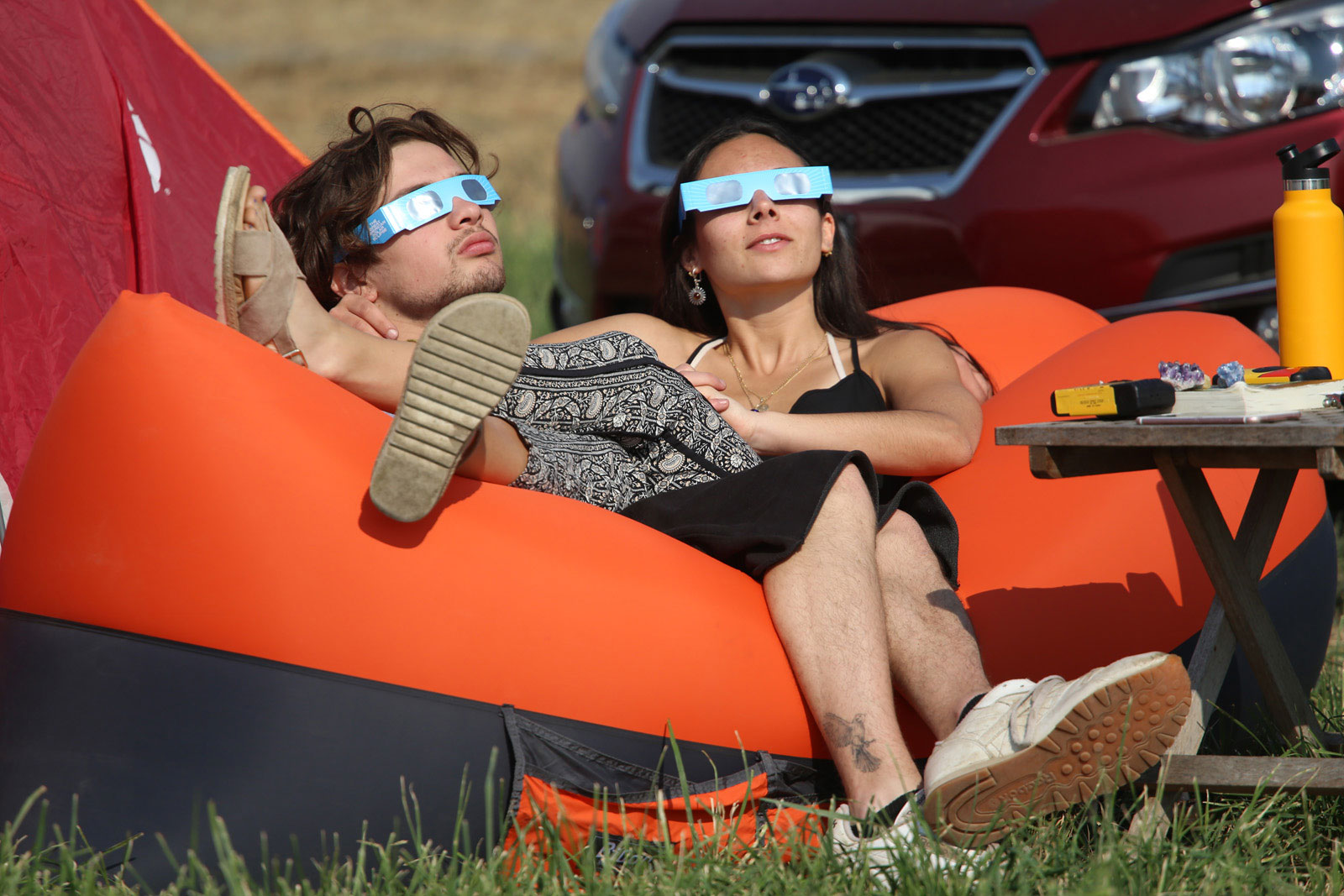 http://www.laobserved.com/intell/assets/eclipse-iris-couple.jpg