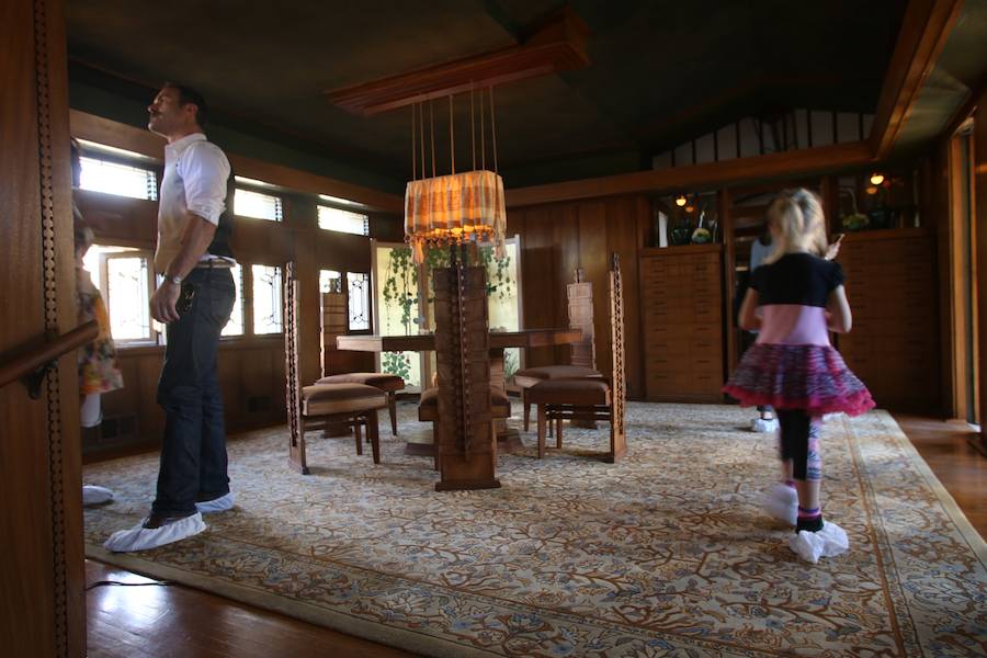 http://www.laobserved.com/intell/assets/hollyhock-iris-girl-in-room.jpg
