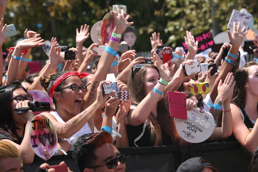 http://www.laobserved.com/intell/assets/kpop-crowd.jpg