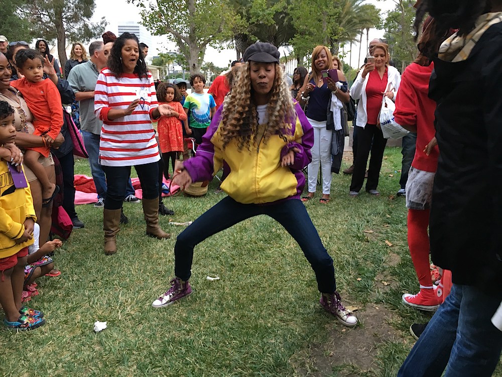 http://www.laobserved.com/intell/assets/soul-train-iris2.jpg
