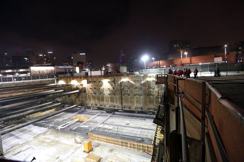 http://www.laobserved.com/intell/assets/students-bigpit-iris.jpg