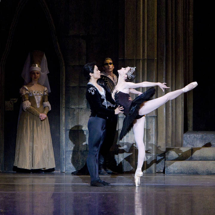 http://www.laobserved.com/intell/assets/swan-lake-noelle-shimizu2.jpg