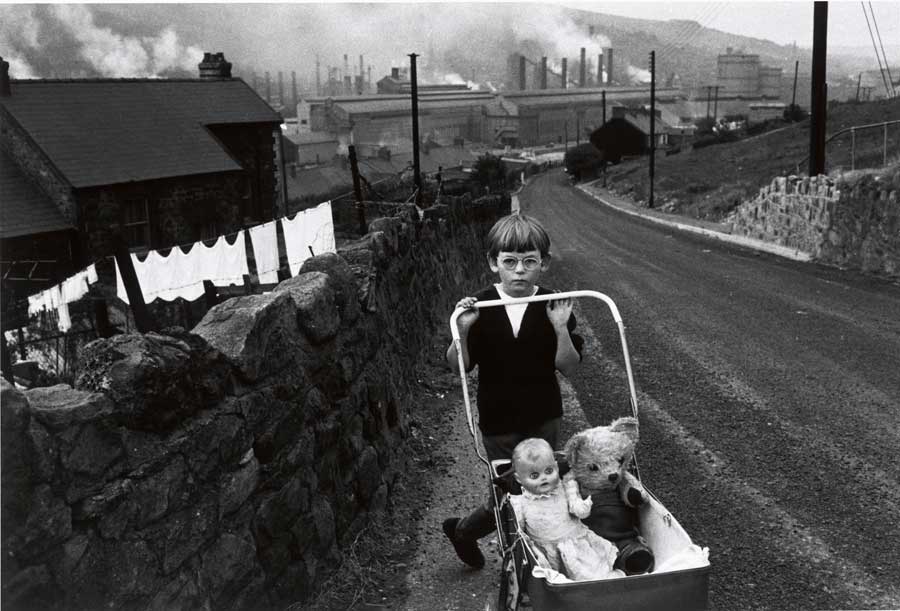 http://www.laobserved.com/intell/assets/wales-bruce-davidson.jpg
