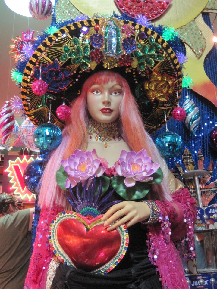 http://www.laobserved.com/intell/assets/xmas-mannrquin-jg.jpg