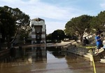 flood-outside-ackerman_thmb.jpg