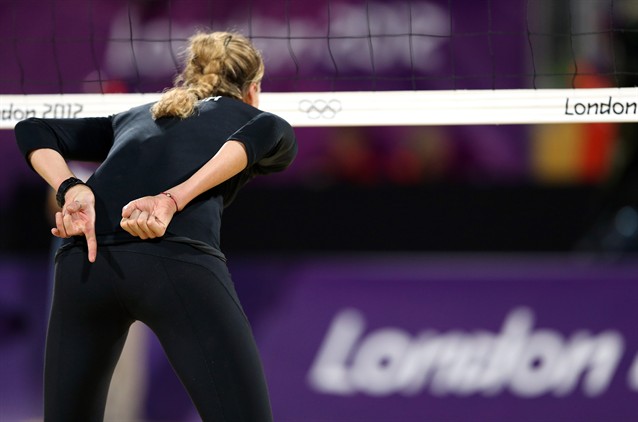 http://www.laobserved.com/manage/assets/kerri-walsh-signals-london.jpg