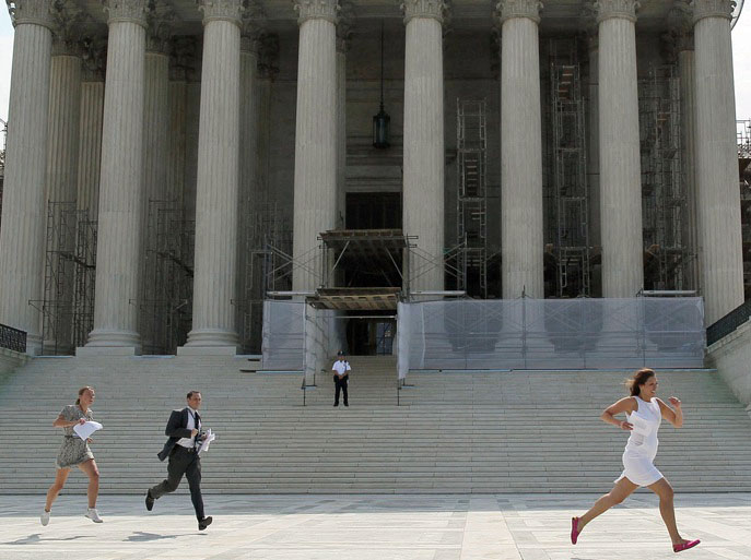 http://www.laobserved.com/manage/assets/scotus-reporters-run-gi.jpg