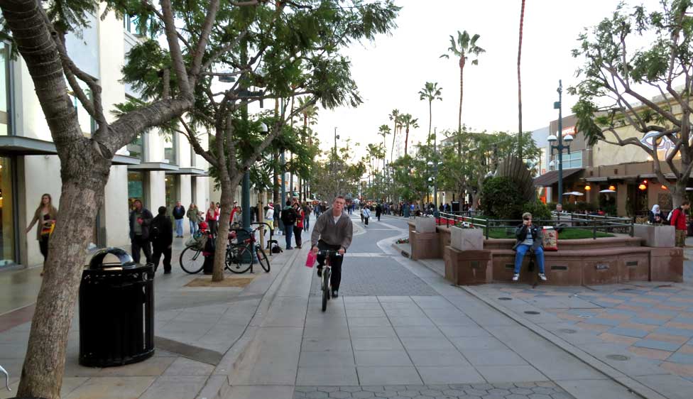 http://www.laobserved.com/manage/assets/sm-promenade-xmaseve2012-la.jpg