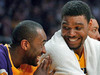 bynum-lakers-smile.jpg